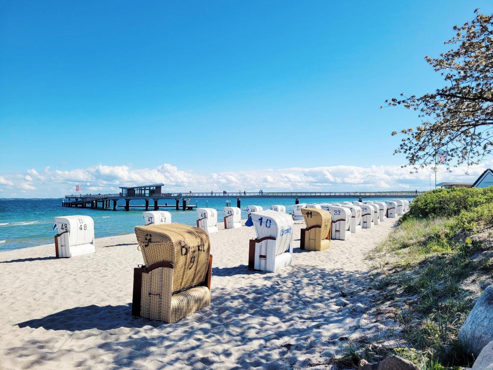 Strandnahe Ferienwohnung - Sehr Modern Und Hochwertig Eingerichtet, Inklusive Parkplatz, Gartenzugang Und Fahrradunterstellmoeglichkeit Scharbeutz Extérieur photo
